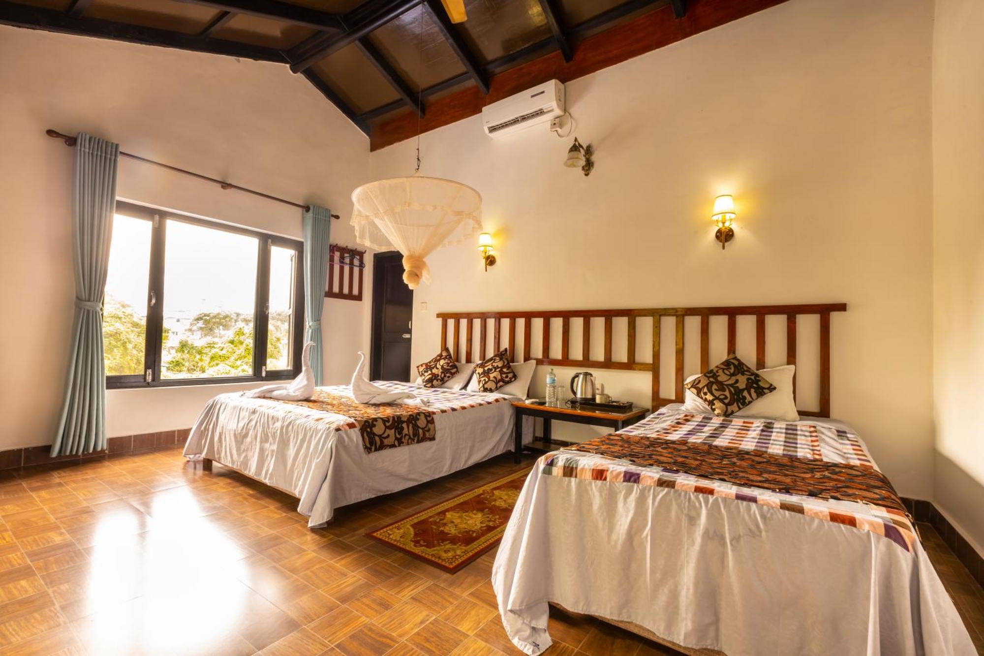 Hotel Parkside & Swimming Pool-Between Greenery And Azure ,Your Perfect Retreat Chitwan Exterior foto