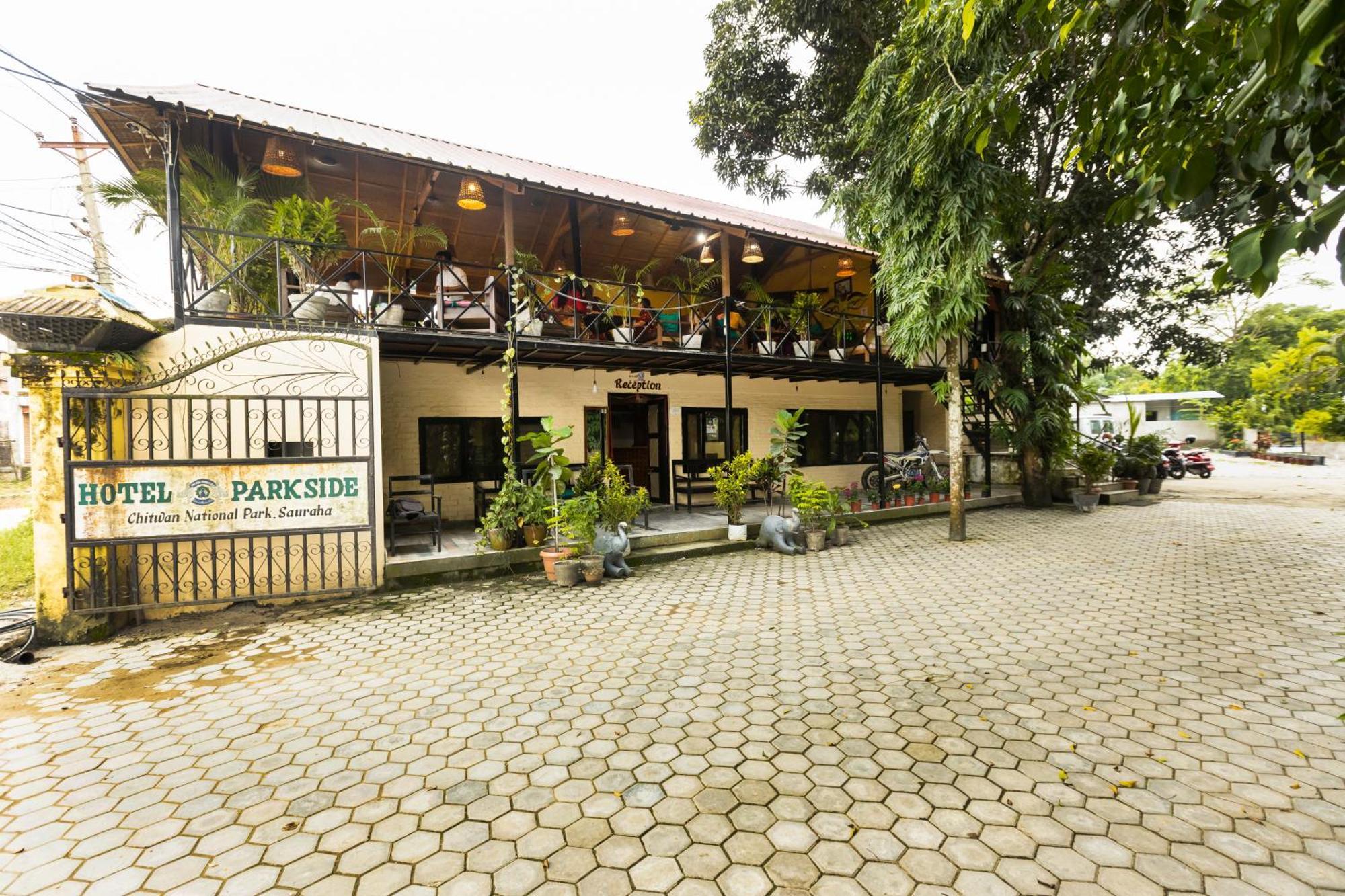 Hotel Parkside & Swimming Pool-Between Greenery And Azure ,Your Perfect Retreat Chitwan Exterior foto