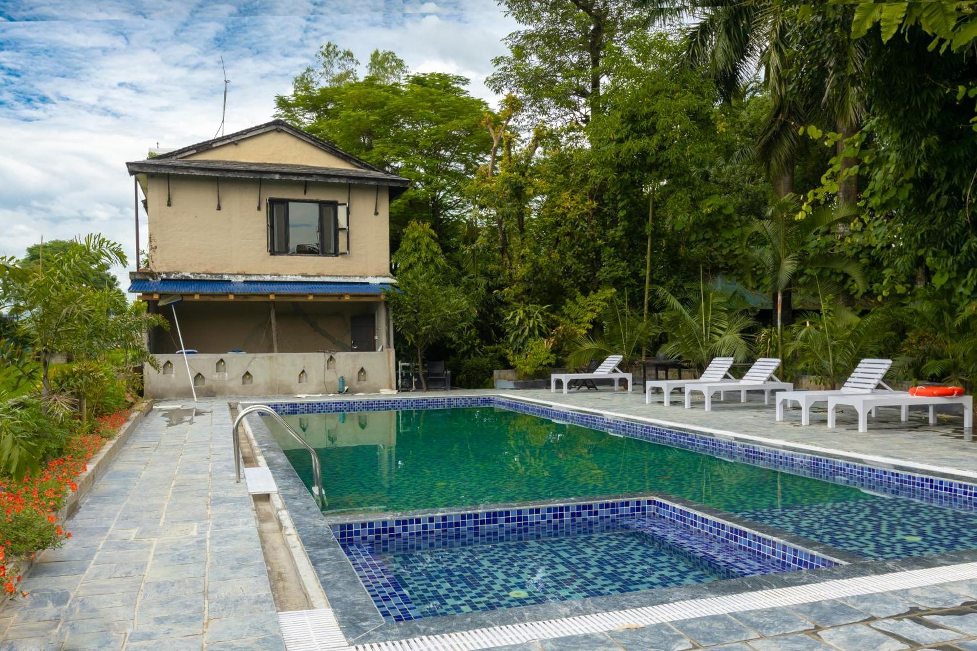 Hotel Parkside & Swimming Pool-Between Greenery And Azure ,Your Perfect Retreat Chitwan Exterior foto