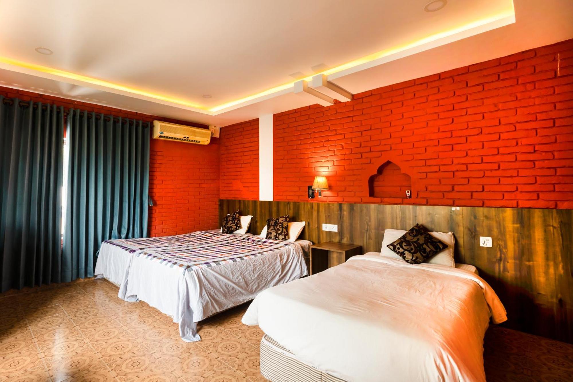 Hotel Parkside & Swimming Pool-Between Greenery And Azure ,Your Perfect Retreat Chitwan Exterior foto