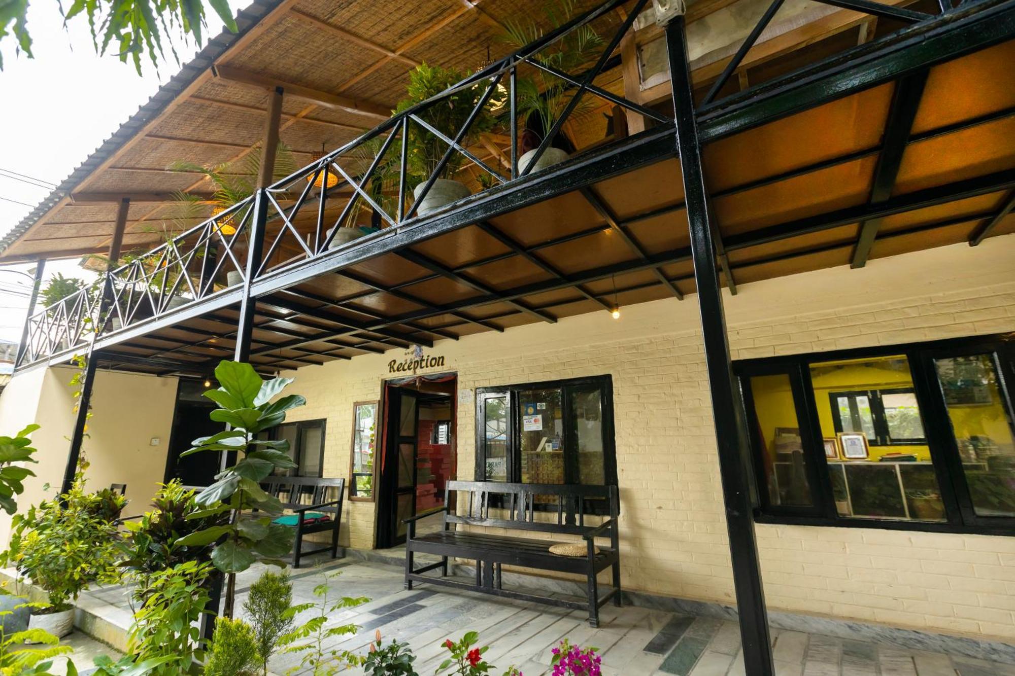 Hotel Parkside & Swimming Pool-Between Greenery And Azure ,Your Perfect Retreat Chitwan Exterior foto